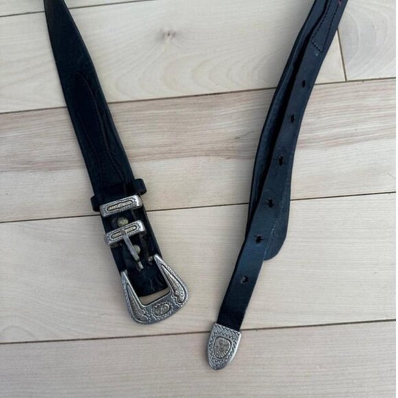 High-quality genuine leather belt with engraved silver-tone Western buckle - Picture 5 of 8